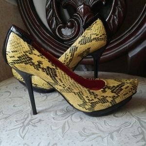 BERTINNI SNAKESKIN PLATFORM STILETTOS HEELS